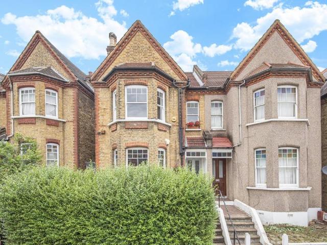 Flat for sale in West Norwood, Greater London
