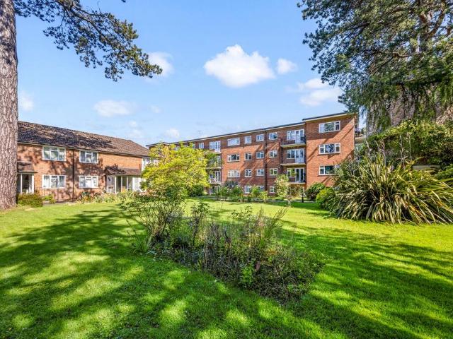Flat for sale in Perryfields, West Sussex