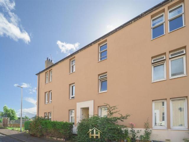 Flat for sale in Sutherland, Dundee