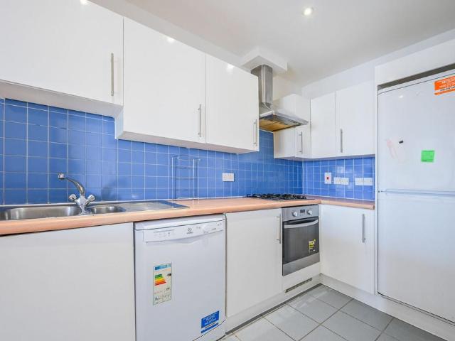 Flat for sale in Millwall, Greater London