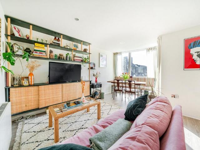 Flat for sale in Brixton, Cat Hill