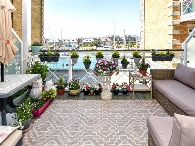 Flat for sale in Pacific Heights, Eastbourne
