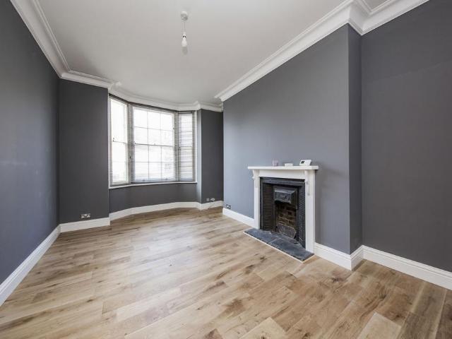 Flat for sale in Broadwater Down, Sandown Park