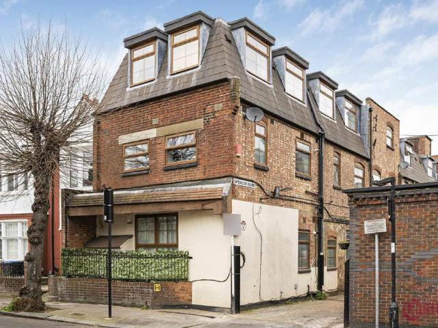 Flat for sale in Palmers Green, Isle Of Man