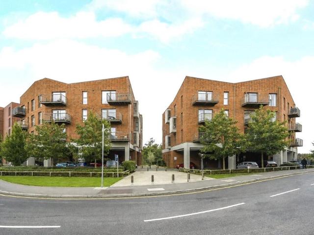 Flat for sale in Guildford Park, Westborough