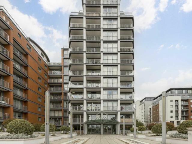 Flat for sale in London Borough of Hounslow, Greater London