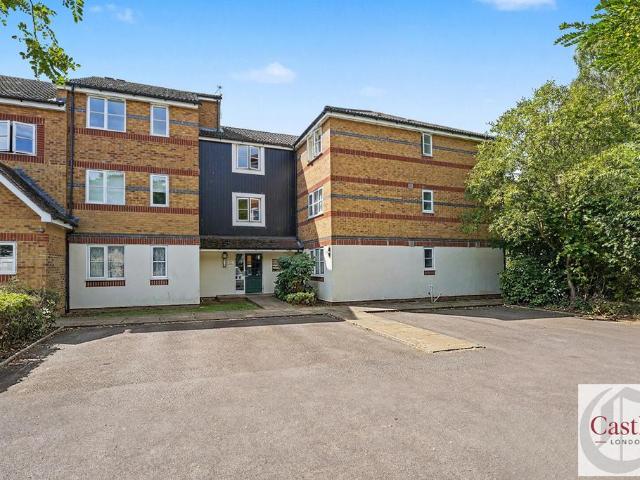 Flat for sale in Enfield Island Village, Greater London