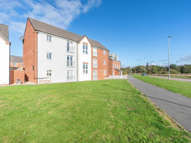 Flat for sale in Crostwick, Norfolk