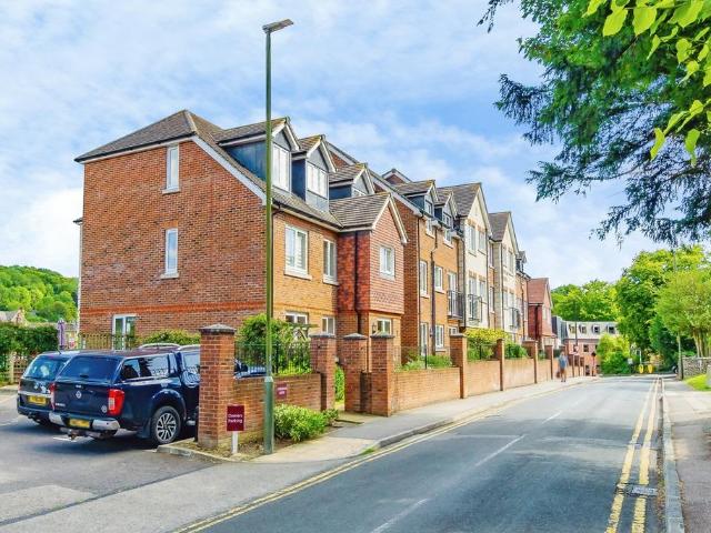 Flat for sale in Hillview, Surrey