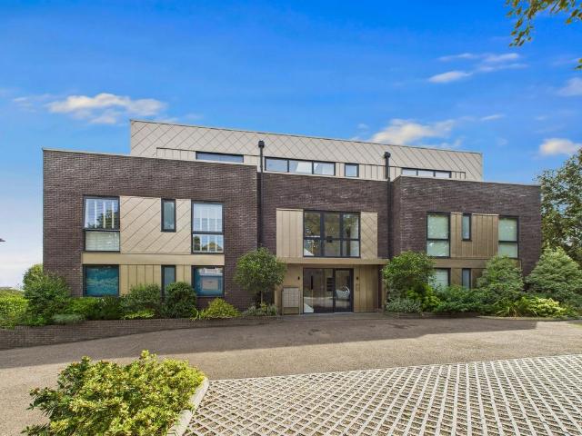 Flat for sale in Acol, Kent