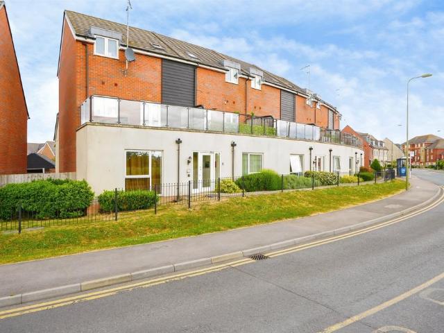 Flat for sale in Great Western Park North, Berrick Salome
