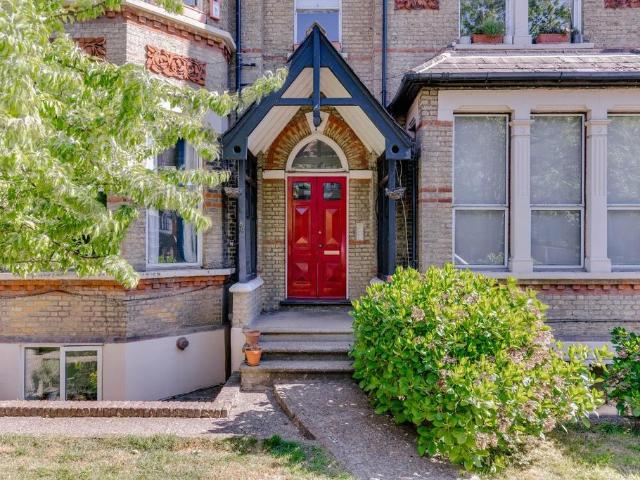 Flat for sale in Crystal Palace, Greater London