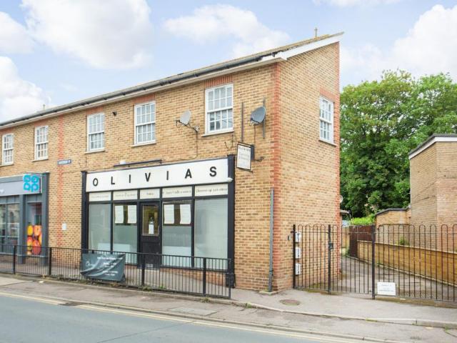 Flat for sale in The Bridge, Kent