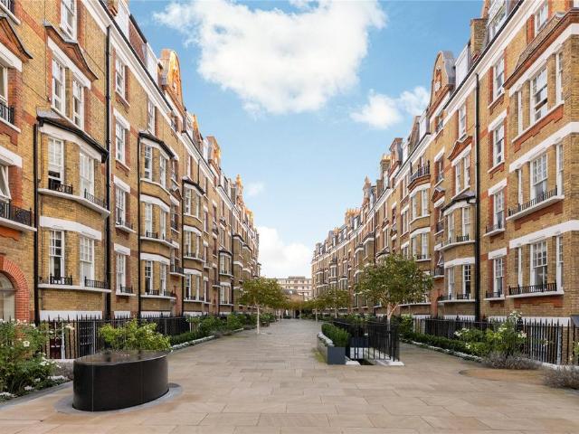Flat for sale in Chelsea, Greater London