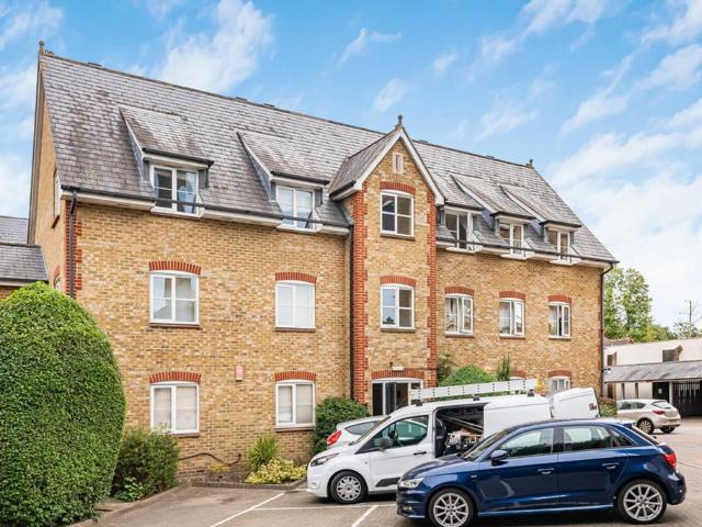 Flat for sale in Hertford, Colliers End