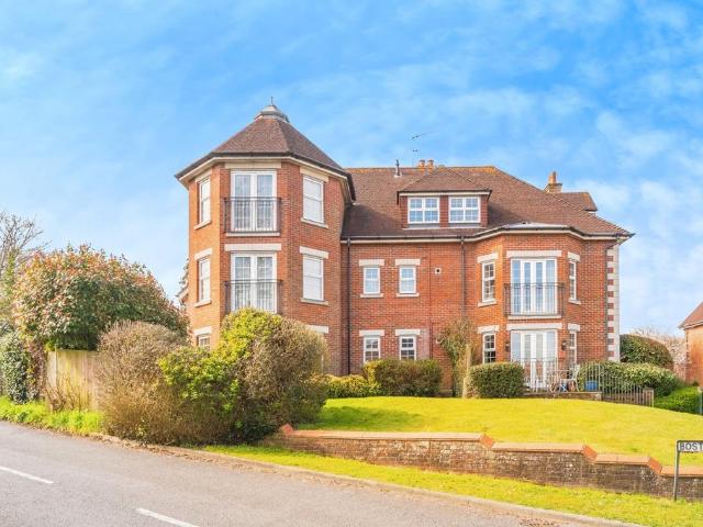 Flat for sale in Horsham, West Sussex