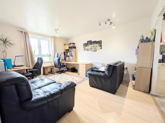 Flat for sale in Slough