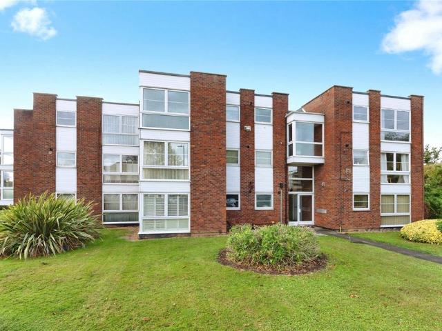 Flat for sale in Alton Barnes, Essex