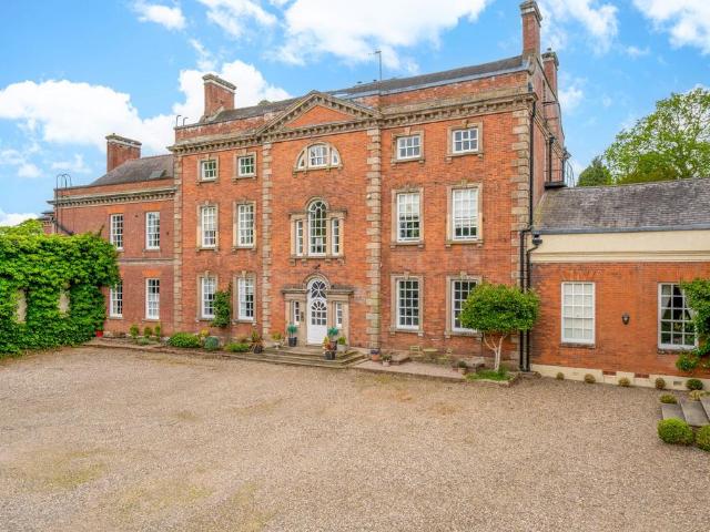 Flat for sale in Wolverley, Rushock