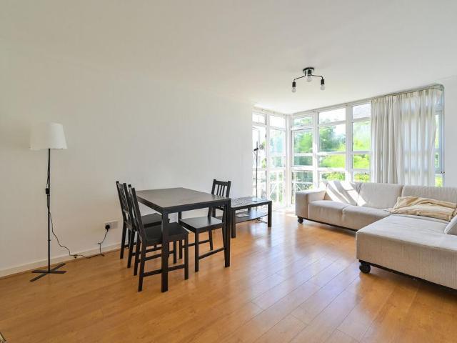 Flat for sale in Rotherhithe, Greater London