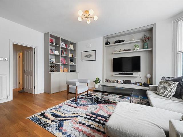 Flat for sale in Brook Green, Greater London