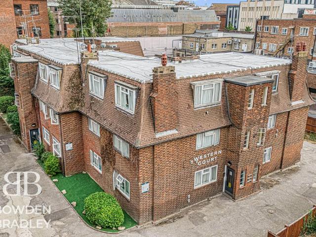 Flat for sale in Rush Green, Greater London