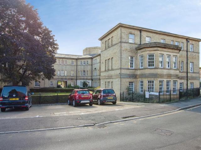 Flat for sale in Newton Hill, Wakefield