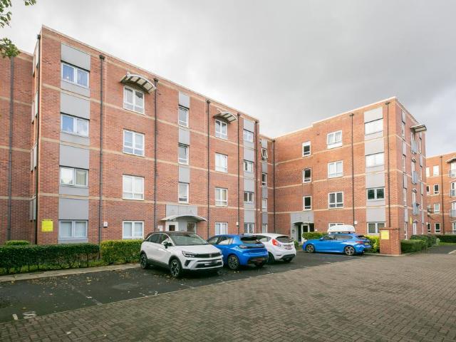 Flat for sale in Hollinwood, Pendock