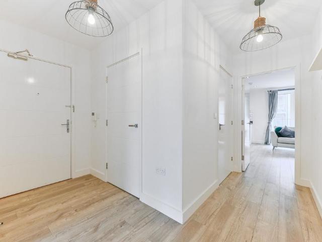 Flat for sale in Crystal Palace, Greater London