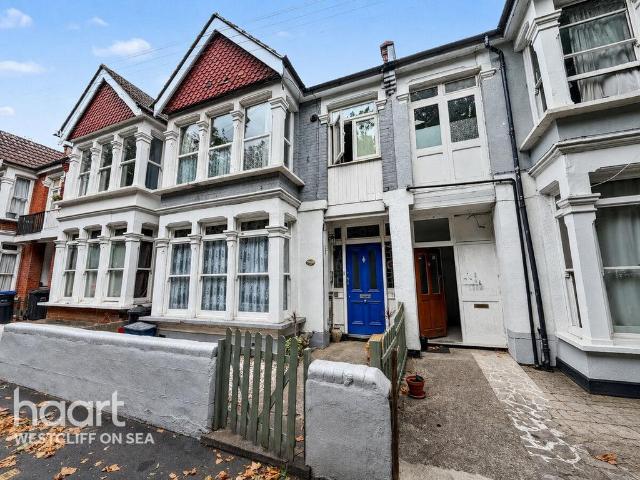 Flat for sale in Southend City Centre Neighbourhood, Alton Barnes