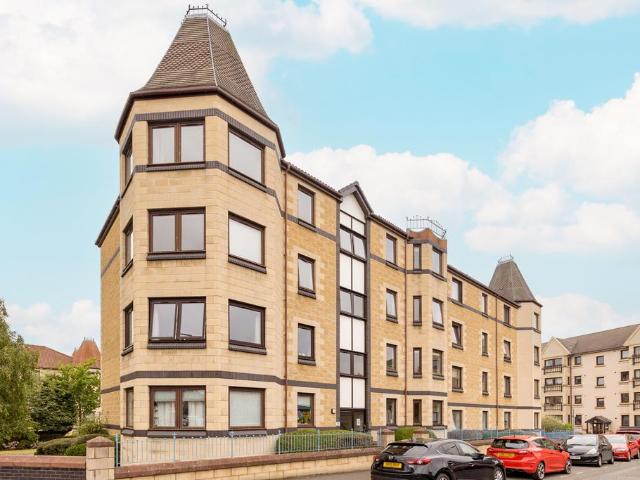 Flat for sale in Merchiston, Scotland