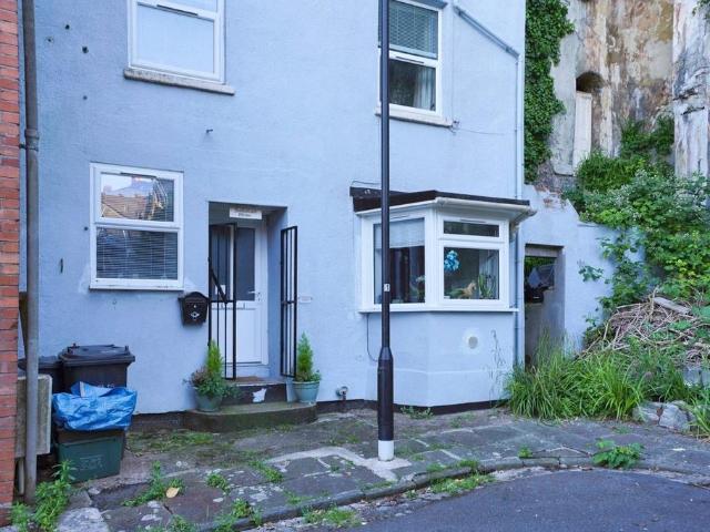 Flat for sale in Feckenham, City Of Bristol