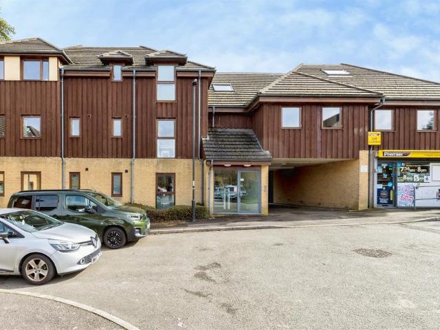 Flat for sale in Broadfield, Glynde