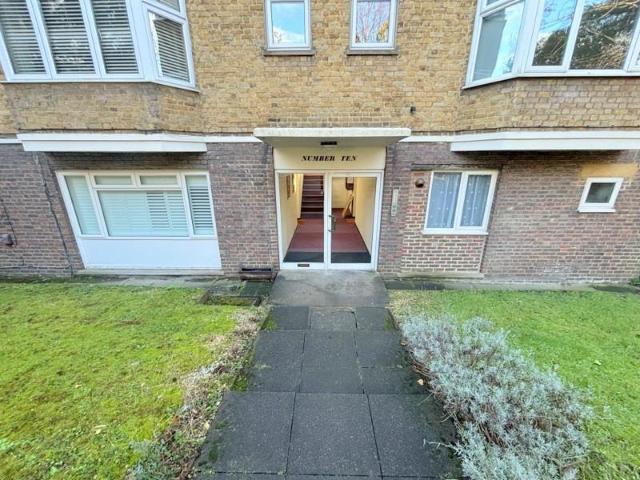 Flat for sale in East Greenwich, Greater London