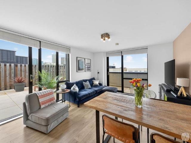 Flat for sale in Stratford Marsh, Greater London