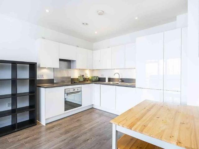Flat for sale in Bromley-by-Bow, Poplar Grove