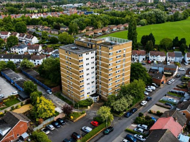 Flat for sale in Wollaston, Amblecote