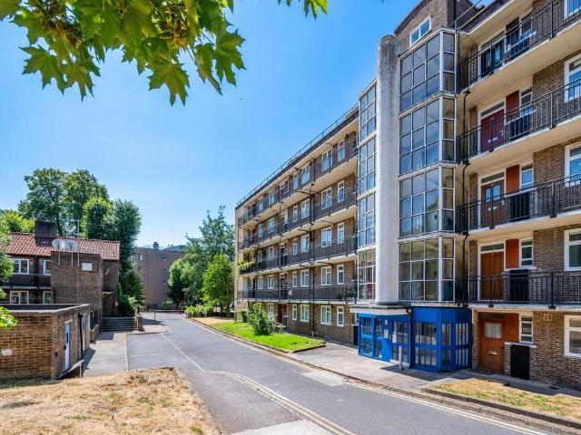 Flat for sale in South Hampstead, Greater London