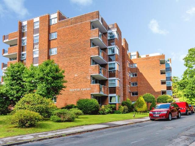 Flat for sale in Bassett, City Of Southampton