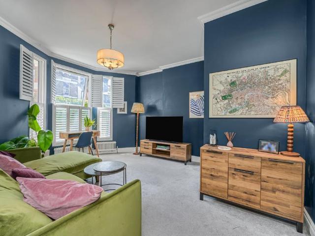 Flat for sale in London Borough of Lambeth, Greater London
