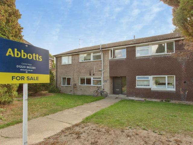 Flat for sale in Cherry Hinton, Cambridge