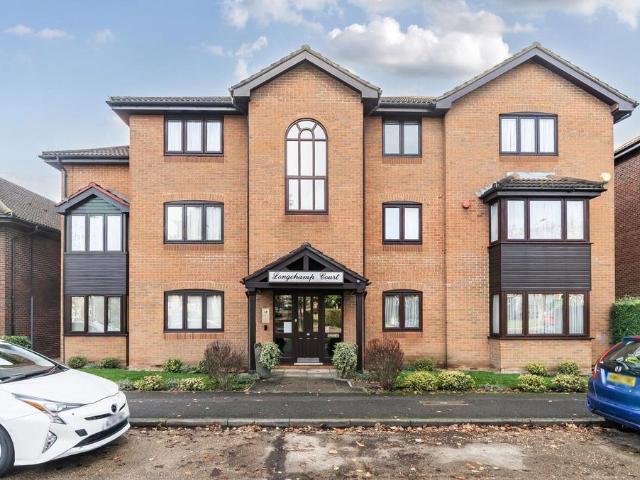 Flat for sale in Little Stanmore, Greater London