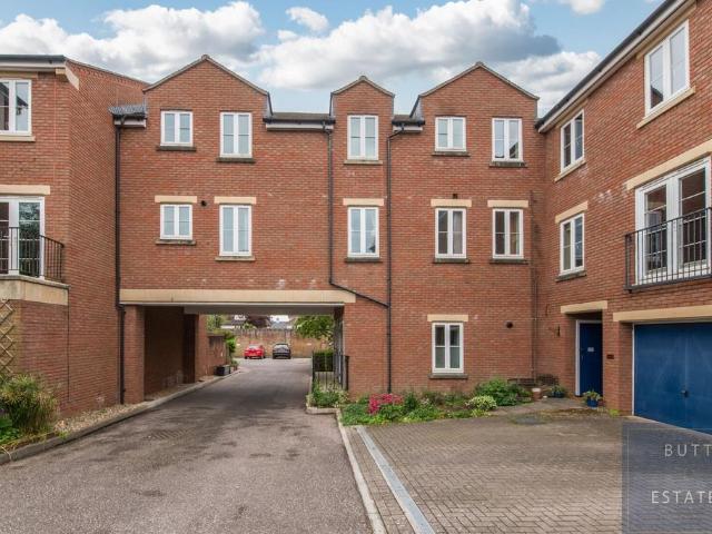 Flat for sale in St Leonards, Watergate