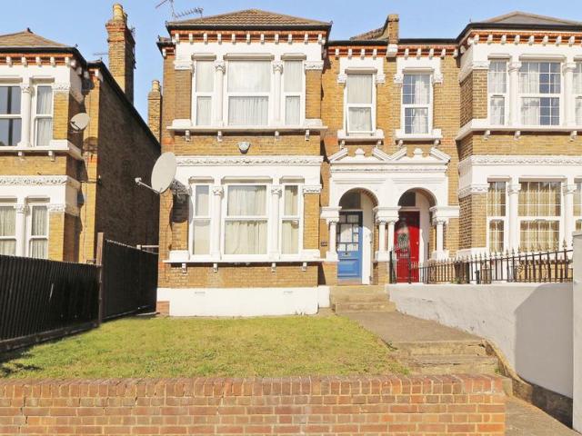 Flat for sale in London Borough of Lewisham, Greater London