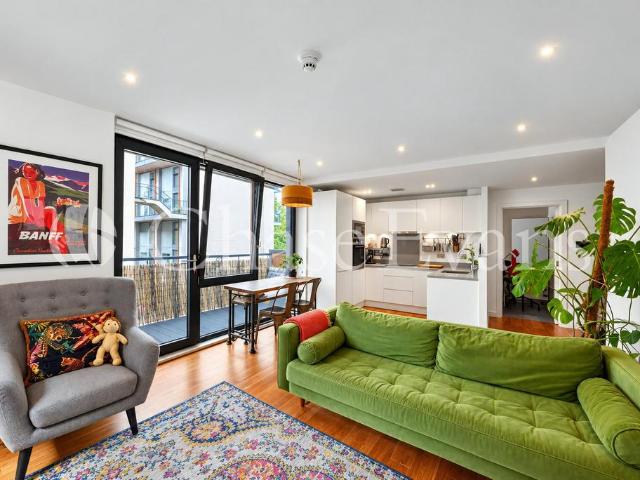 Flat for sale in Suttons Wharf, Greater London