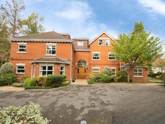 Flat for sale in Camberley, Surrey Heath