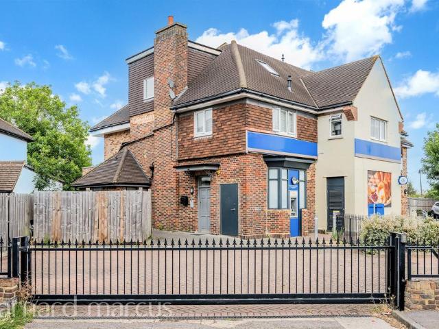 Flat for sale in West Ewell, Ewell