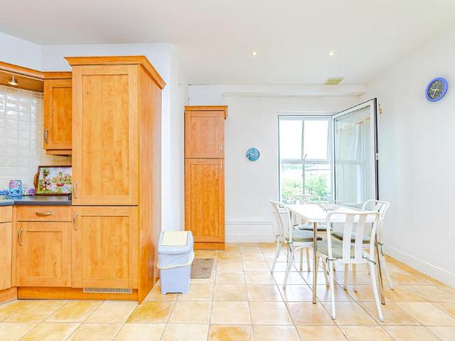 Flat for sale in Caterham on the Hill, Hillview