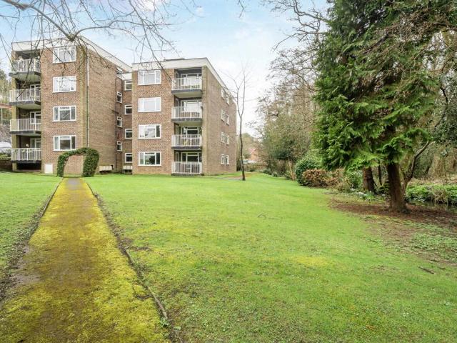 Flat for sale in Holloway Hill, Fole