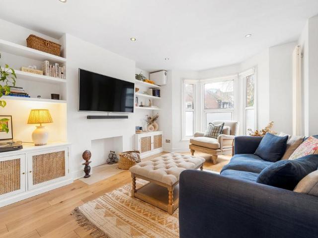 Flat for sale in Herne Hill, Greater London